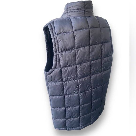 REEBOK MENS QUILTED, INSULATED WINTER PUFFER VEST SLEEVELESS GREY SIZE MEDIUM - Picture 6 of 11